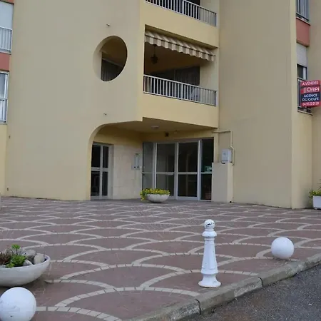 Confortable A Avec Balcon * אז'אקסיו