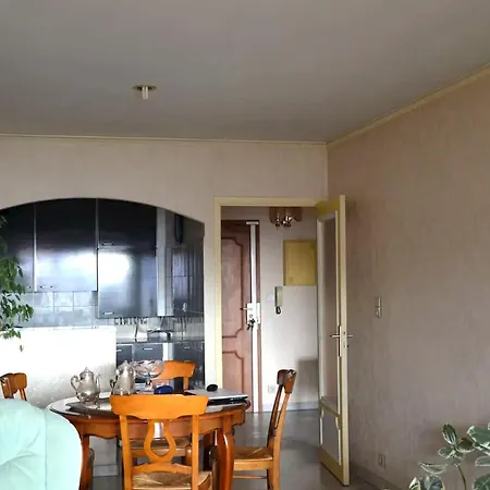 Confortable A Avec Balcon * אז'אקסיו