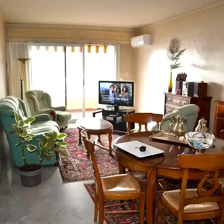 Confortable A Avec Balcon אז'אקסיו