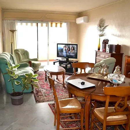 Confortable A Avec Balcon אז'אקסיו