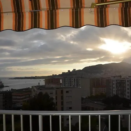 Confortable à Avec Balcon *