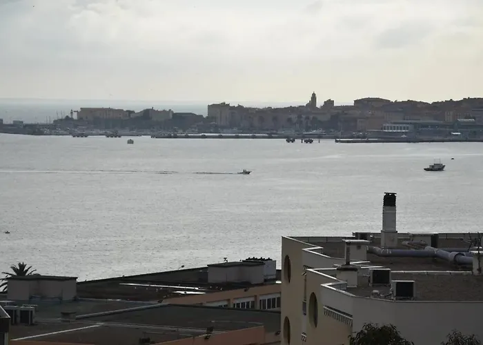 Confortable A Avec Balcon * 阿雅克肖